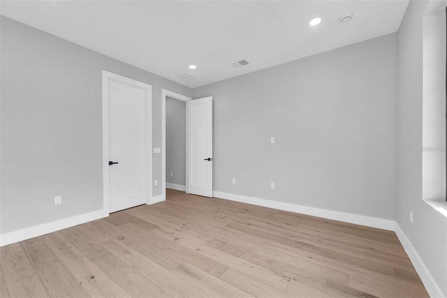 Spacious, unfurnished interior of a new home in College Park, Orlando (Image 53).