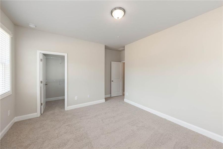 Spacious, unfurnished interior of a new home in Livingstone Park, Kennesaw (Image 16).