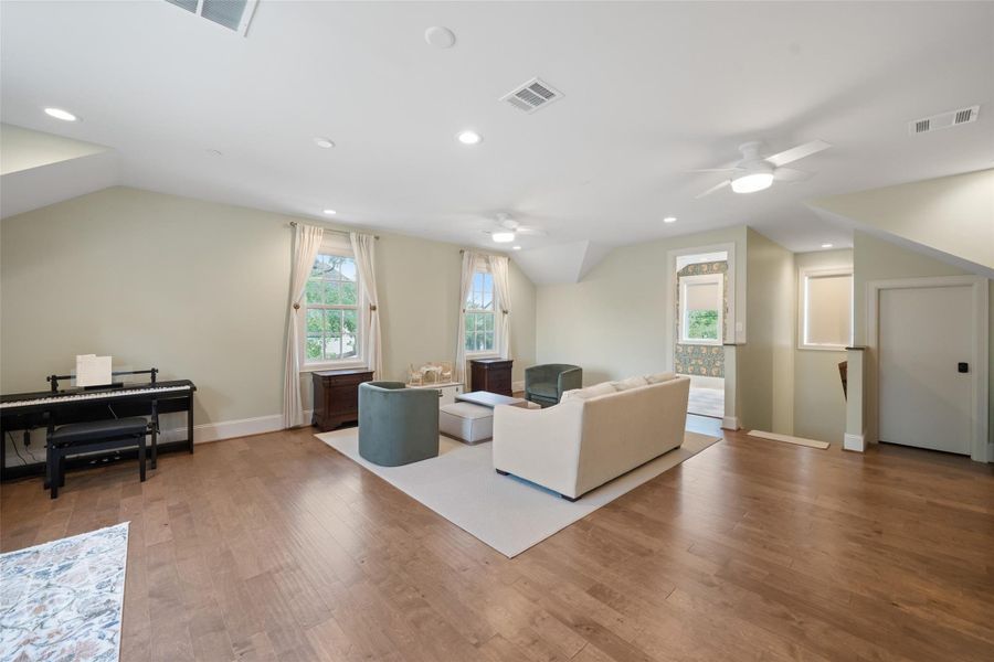 The large au pair suite, located above the garage, features beautiful Virginia oak hardwood floors and expansive windows that fill the space with light. It’s fully plumbed, offering the potential for a future kitchenette, making it a flexible, independent living area.