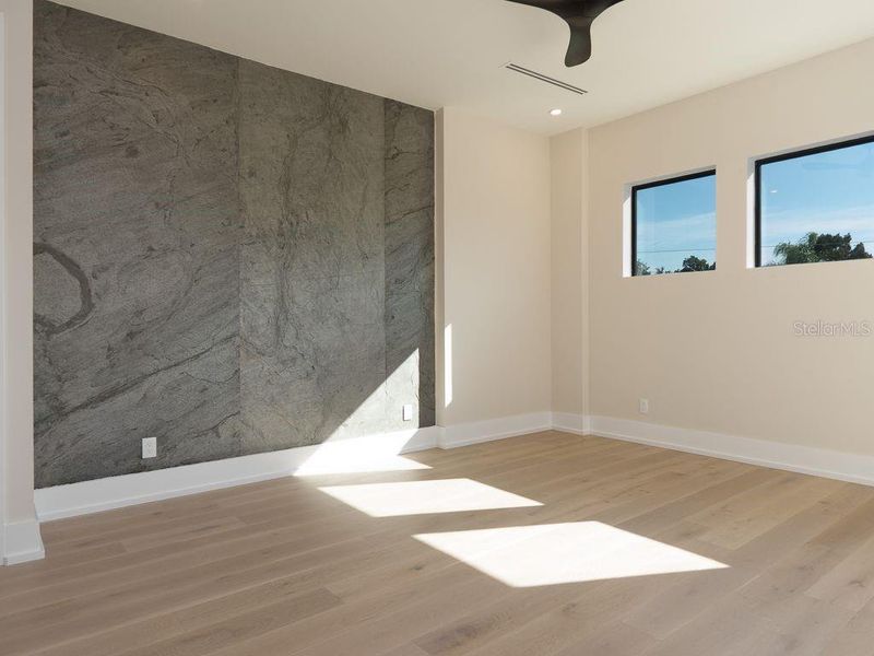 Spacious, unfurnished interior of a new home in , Sarasota (Image 22).