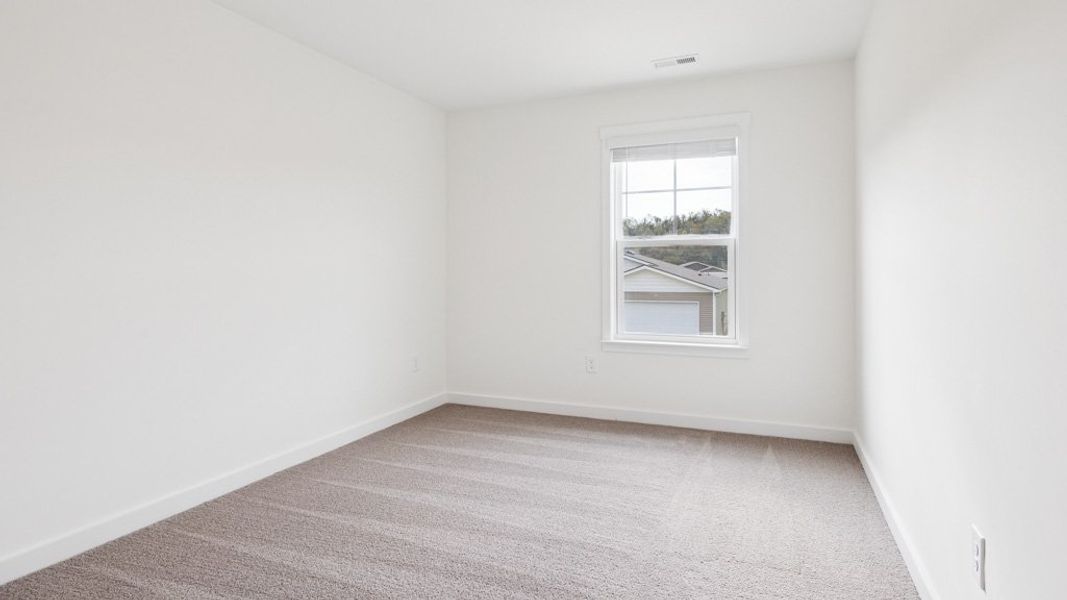 Spacious, unfurnished interior of a new home in Emory Creek, Harriman (Image 15).