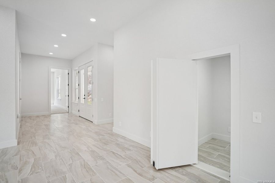 Spacious, unfurnished interior of a new home in , San Antonio (Image 41).