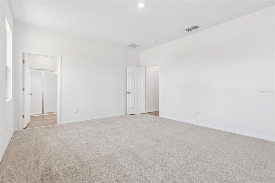 Spacious, unfurnished interior of a new home in Brack Ranch, St. Cloud (Image 17).