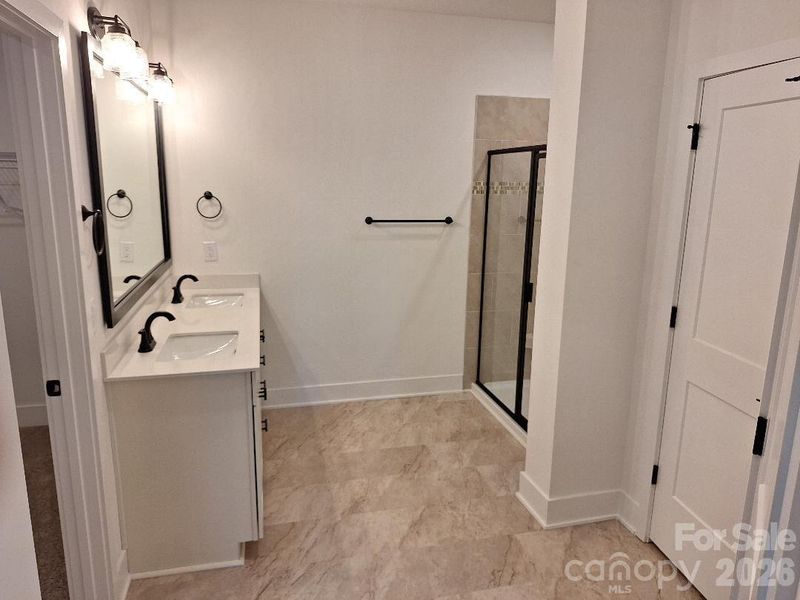 Furnished interior view inside a new home in Cardiff Glyn, Catawba (Image 7).