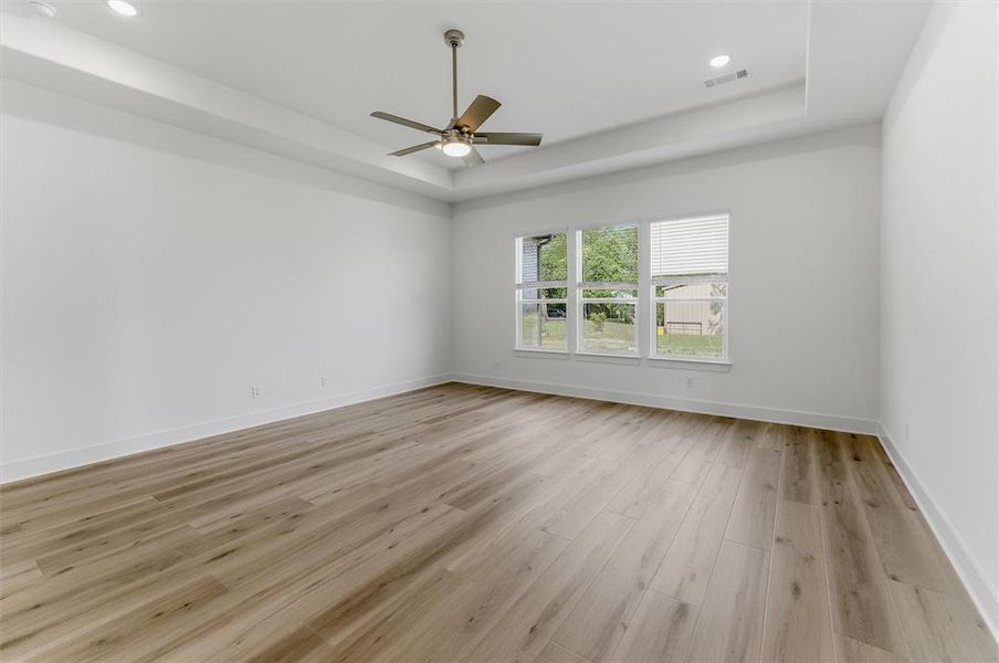 Spacious, unfurnished interior of a new home in Grayson Ridge, Van Alstyne (Image 26).