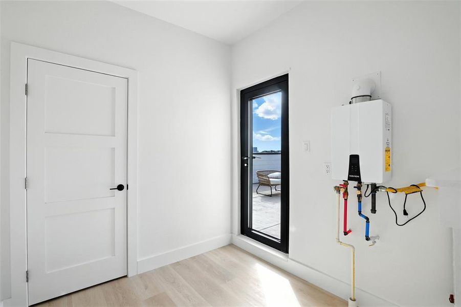 Spacious, unfurnished interior of a new home in , Dallas (Image 22).