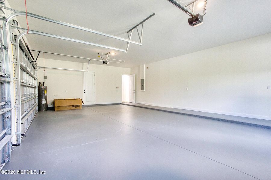 Spacious, unfurnished interior of a new home in , Yulee (Image 39).