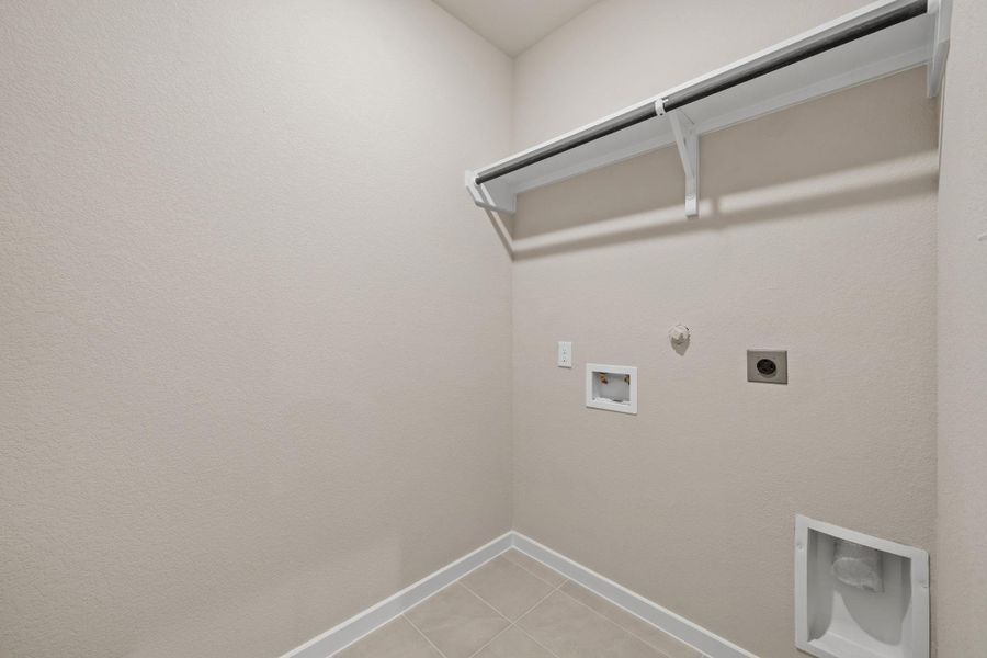 Spacious, unfurnished interior of a new home in Windrose Green 50', Angleton (Image 29).