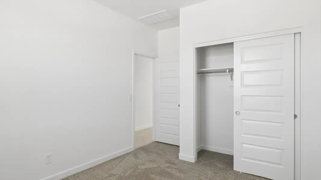 Spacious, unfurnished interior of a new home in Quail Ranch, San Tan Valley (Image 21).
