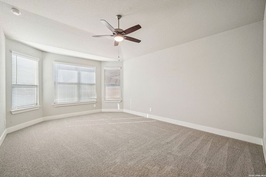 Spacious, unfurnished interior of a new home in Estancia Ranch - Classic Series, San Antonio (Image 20).