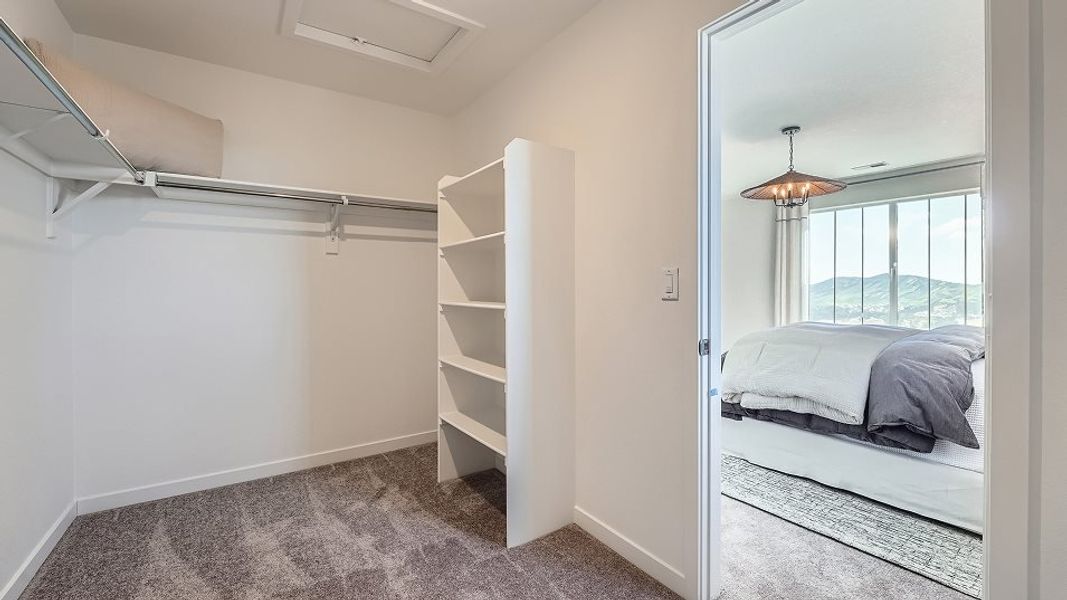 Richmond owners walk in closet