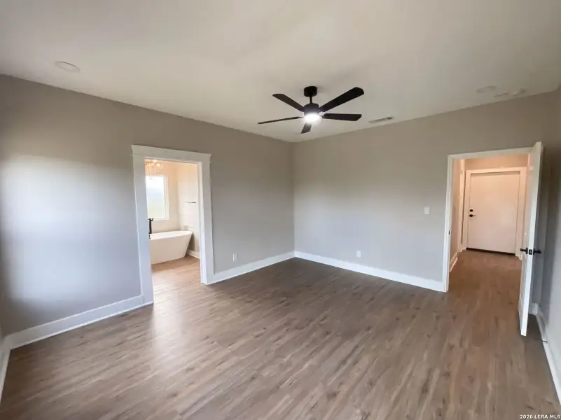 Spacious, unfurnished interior of a new home in , Lytle (Image 18).