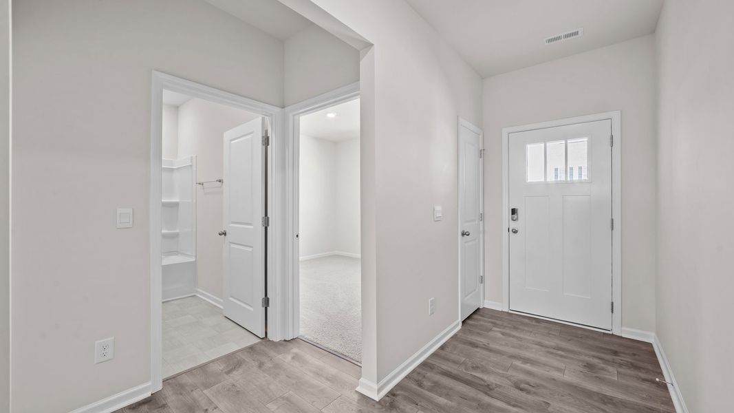 Spacious, unfurnished interior of a new home in Ridgewood Farms, Winterville (Image 9).