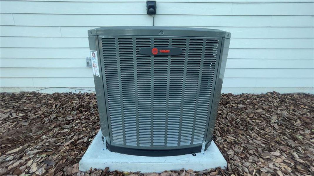 Close-up of interior finishes inside a home in , Chiefland (Image 21).
