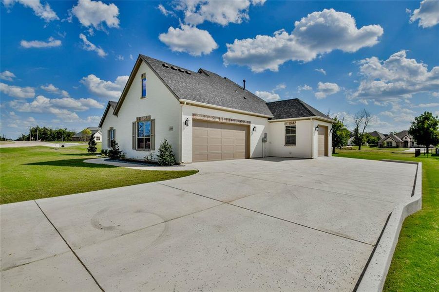 Front exterior of a new home in Pecan Plantation, Granbury, TX, highlighting curb appeal (Image 23). Front exterior of a new home in Pecan Plantation, Granbury, TX, highlighting curb appeal (Image 23).