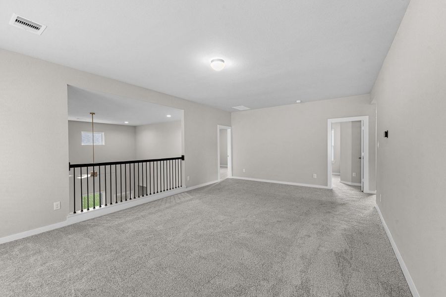 Spacious, unfurnished interior of a new home in Barton Creek Ranch, Conroe (Image 25).