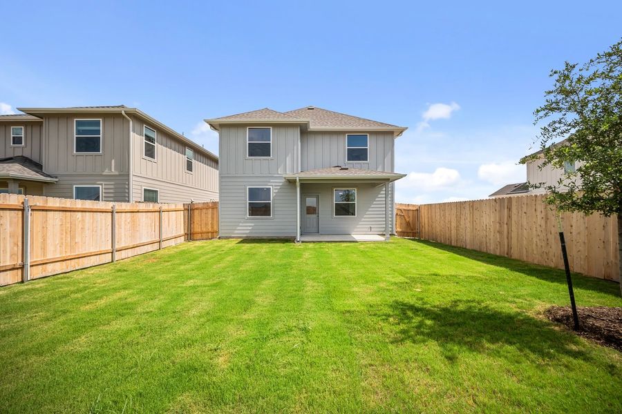Exterior details and patio area of a home in Porter Country, Buda (Image 4).