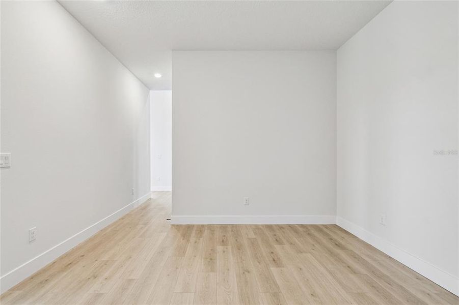 Spacious, unfurnished interior of a new home in Palmera Wellen Park - Classic Series, Venice (Image 27).