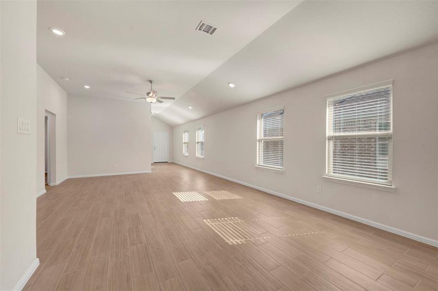 Spacious, unfurnished interior of a new home in Mobberly Farms, Pilot Point (Image 23).