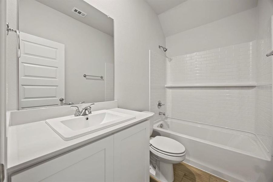 8-web-or-mls-556-ridgewood-dr