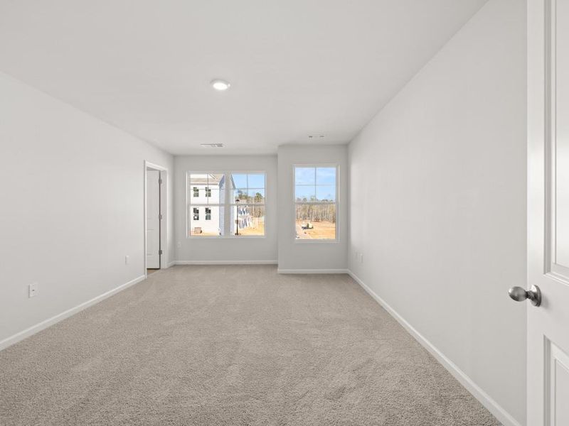 Spacious, unfurnished interior of a new home in Hughes Court, Dawsonville (Image 23).