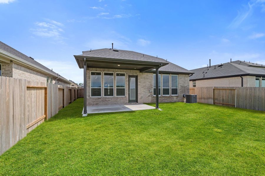Front exterior of a new home in Montgomery Bend, Montgomery, TX, highlighting curb appeal (Image 1). Front exterior of a new home in Montgomery Bend, Montgomery, TX, highlighting curb appeal (Image 1).