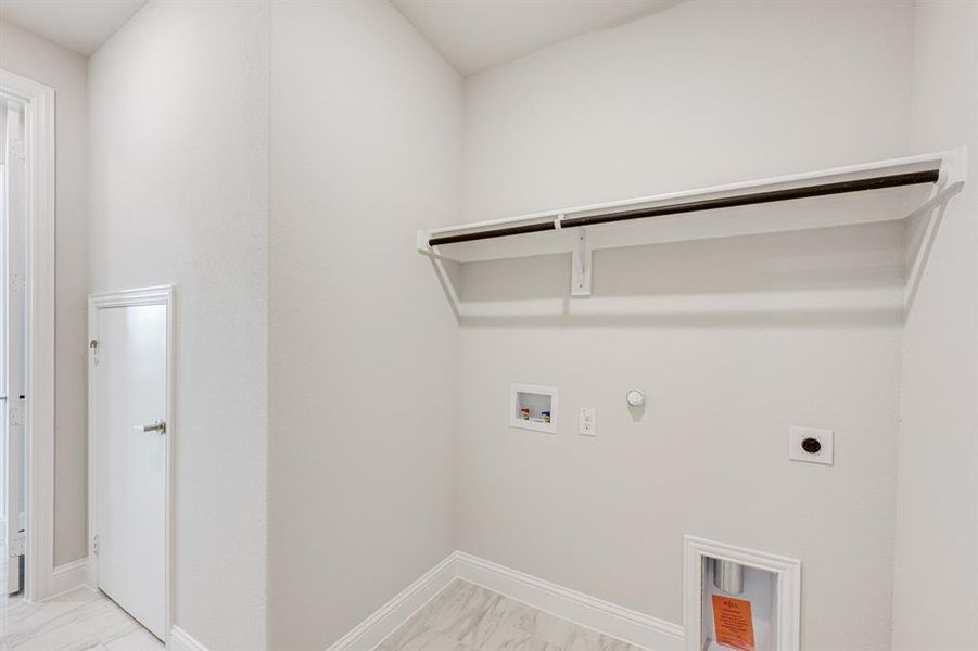 Spacious, unfurnished interior of a new home in Hampton Park, Glenn Heights (Image 32).