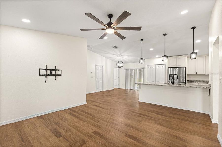 Spacious, unfurnished interior of a new home in , Ocala (Image 31).