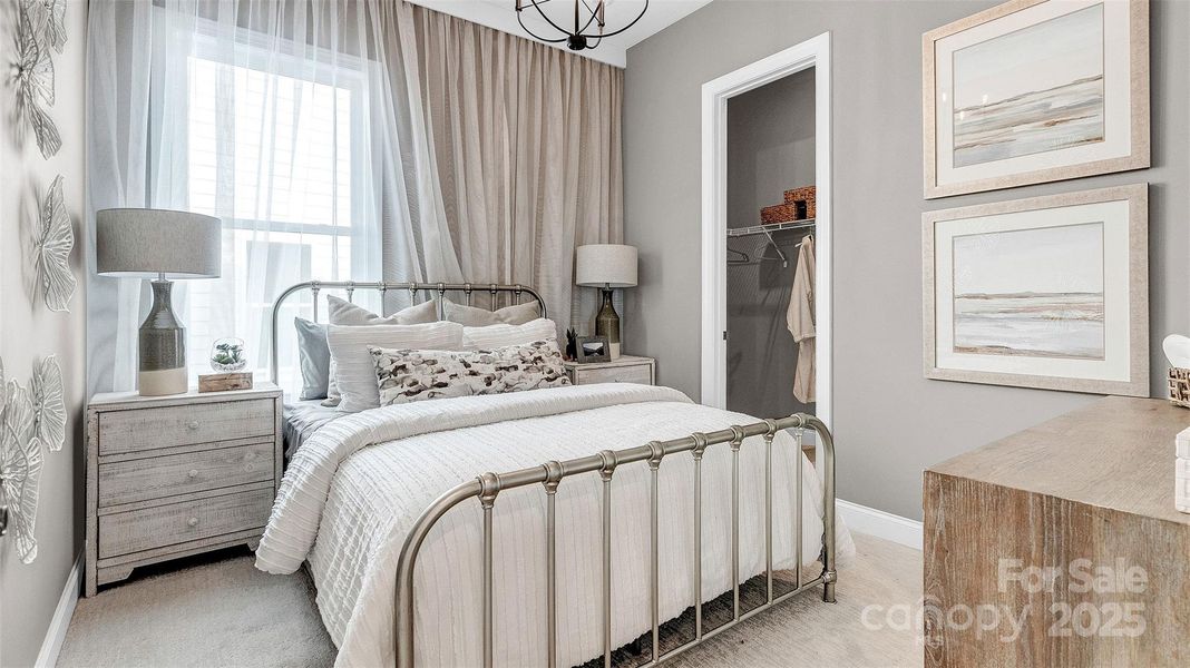 Model photo used for reference