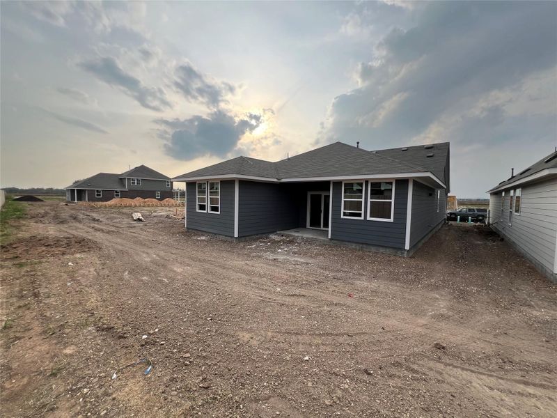 Exterior details and patio area of a home in Rolling Glen, Hutto (Image 2).
