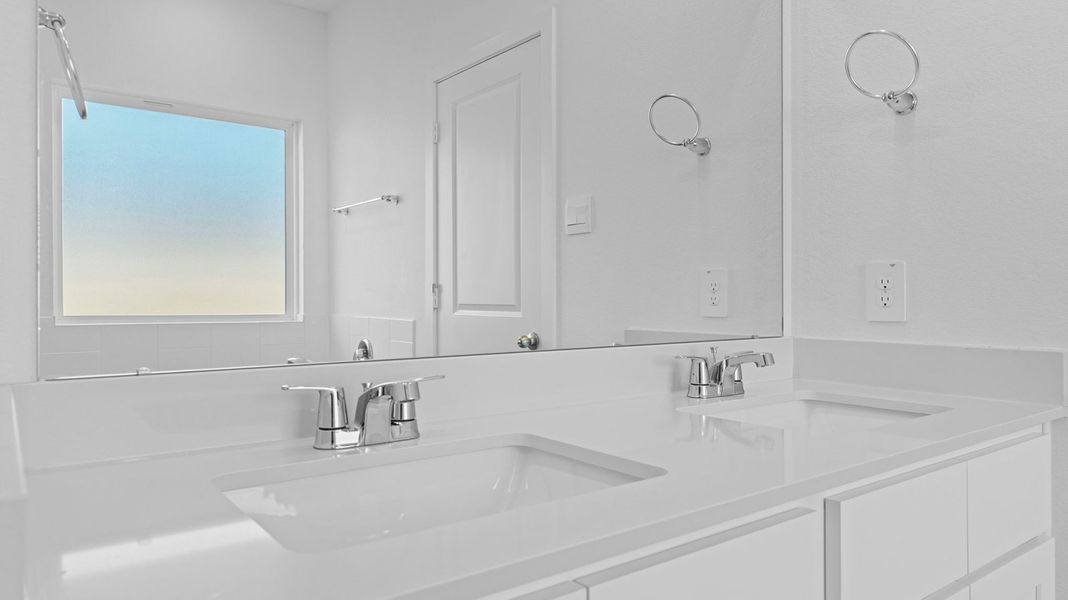 Representative interior finishes for a home built from the Hanna by D.R. Horton in Caldwell Crossing, Iowa Colony (Image 11).