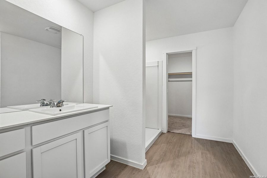 Furnished interior view inside a new home in , Seguin (Image 9).