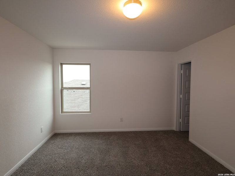 Spacious, unfurnished interior of a new home in Mesquite Ridge, San Antonio (Image 23).