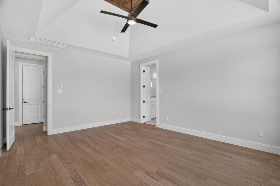 Spacious, unfurnished interior of a new home in Timberview Preserves, Weatherford (Image 29).