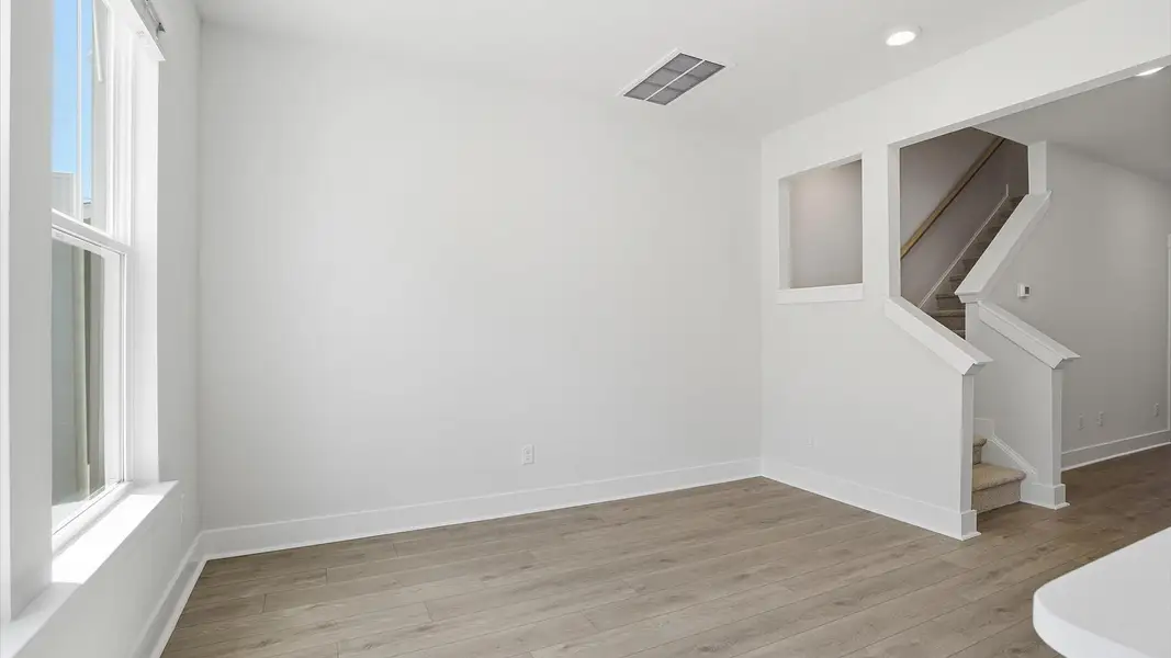 A light-filled breakfast space that brings warmth and openness, making it ideal for gathering and starting the day