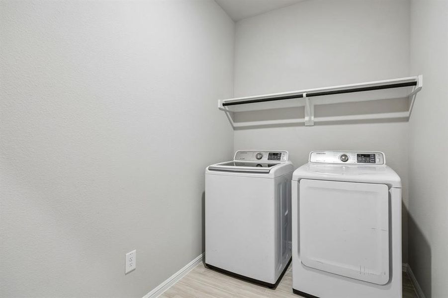 Close-up of interior finishes inside a home in River's Edge, Fort Worth (Image 20).