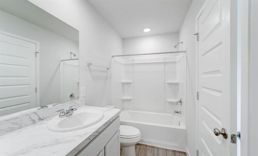 Furnished interior view inside a new home in , Lufkin (Image 10).