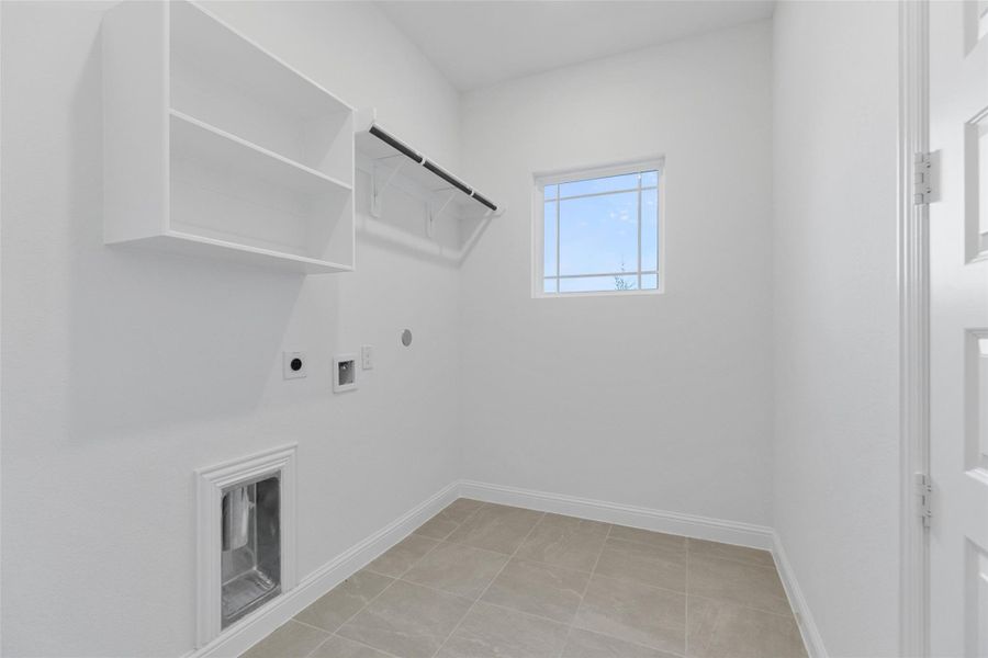 Spacious, unfurnished interior of a new home in Sundance Cove, Crosby (Image 23).