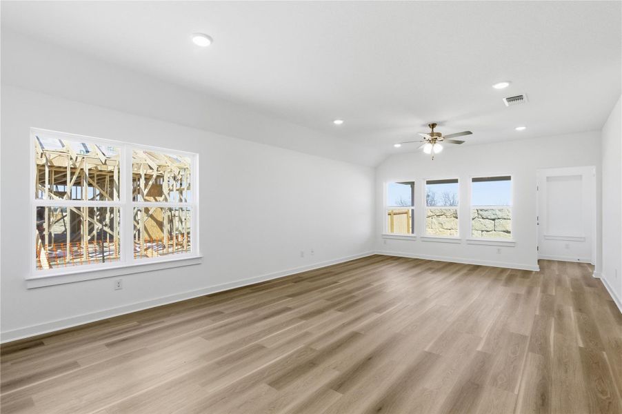 Spacious, unfurnished interior of a new home in Hunters Glen, Jarrell (Image 11).