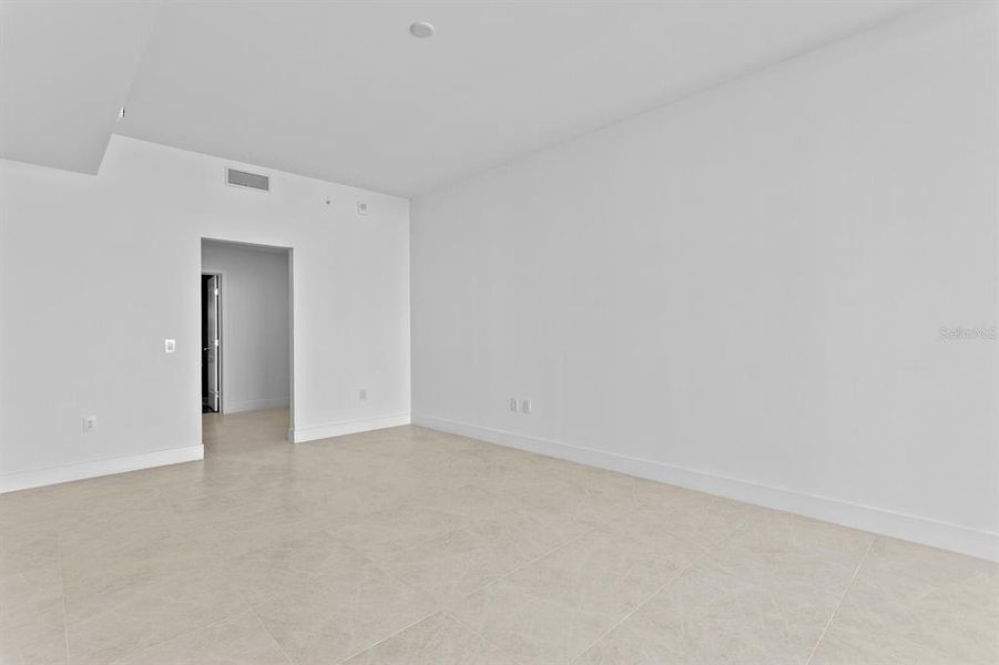 Spacious, unfurnished interior of a new home in , Tampa (Image 65). Spacious, unfurnished interior of a new home in , Tampa (Image 65).