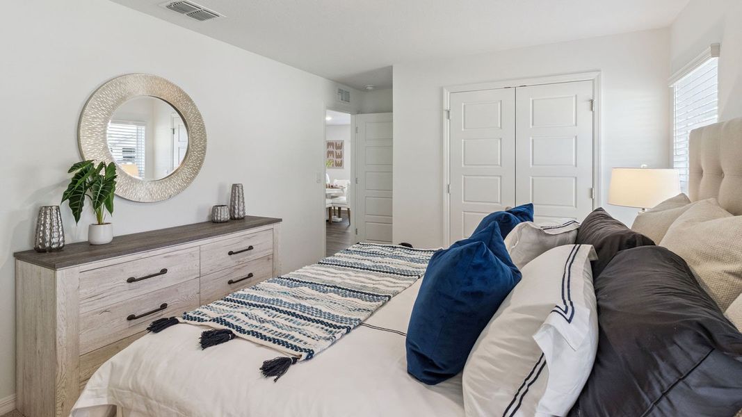 Representative furnished interior of a home built from the Dundee by D.R. Horton in Leoma's Landing, Lake Wales (Image 28).