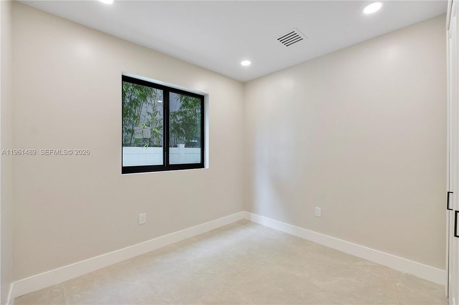 Spacious, unfurnished interior of a new home in , Fort Lauderdale (Image 41).