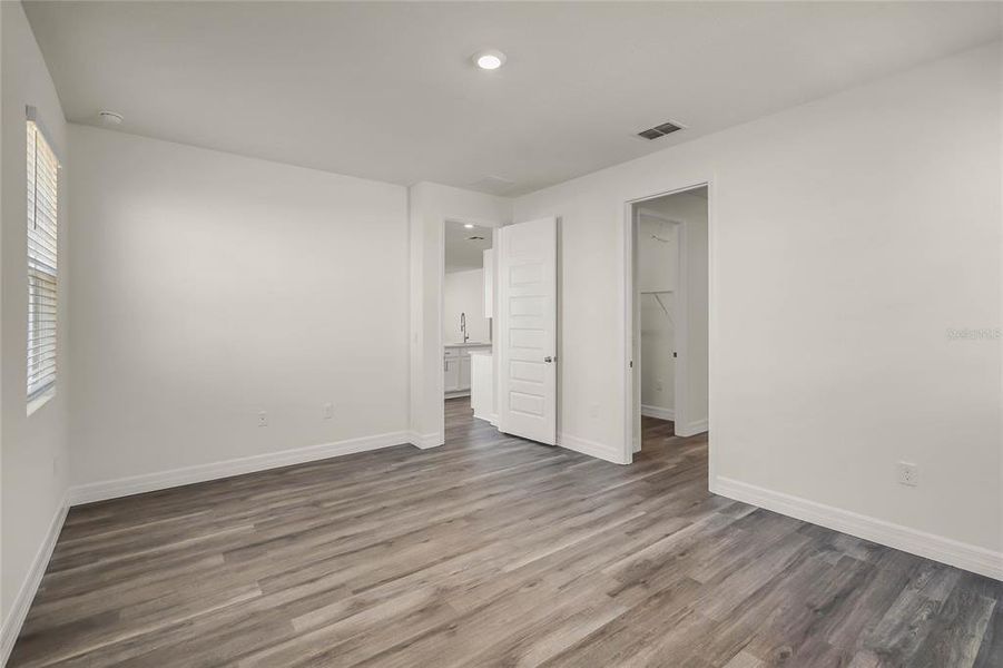 Spacious, unfurnished interior of a new home in , Winter Haven (Image 12).