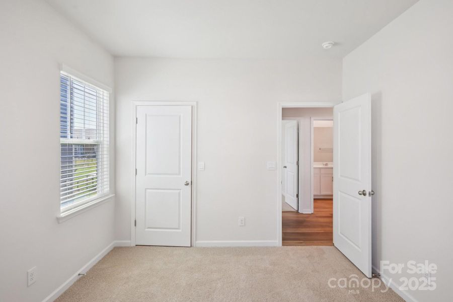Spacious, unfurnished interior of a new home in Nolen Farm, Gastonia (Image 9).