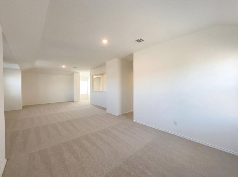Spacious, unfurnished interior of a new home in The Colony, Bastrop (Image 21).