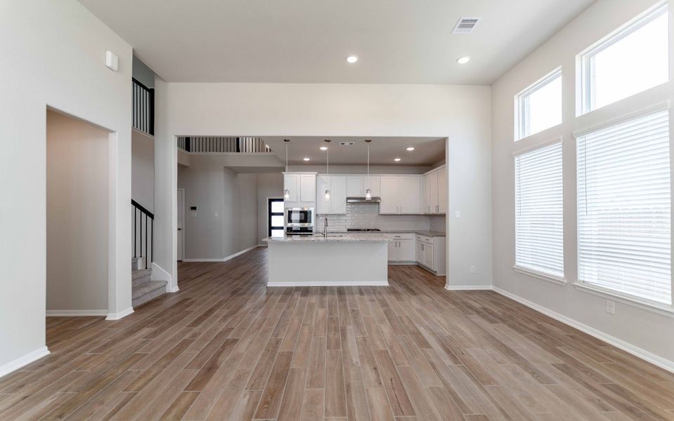 Spacious, unfurnished interior of a new home in Canterra Creek, Rosharon (Image 15).