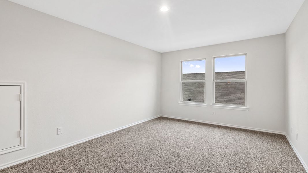 Spacious, unfurnished interior of a new home in Saddlebrook, Waxahachie (Image 24).