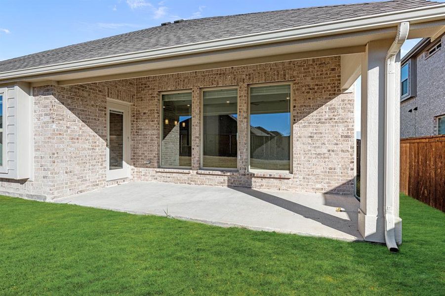 Exterior details and patio area of a home in Terracina, Rockwall (Image 27).
