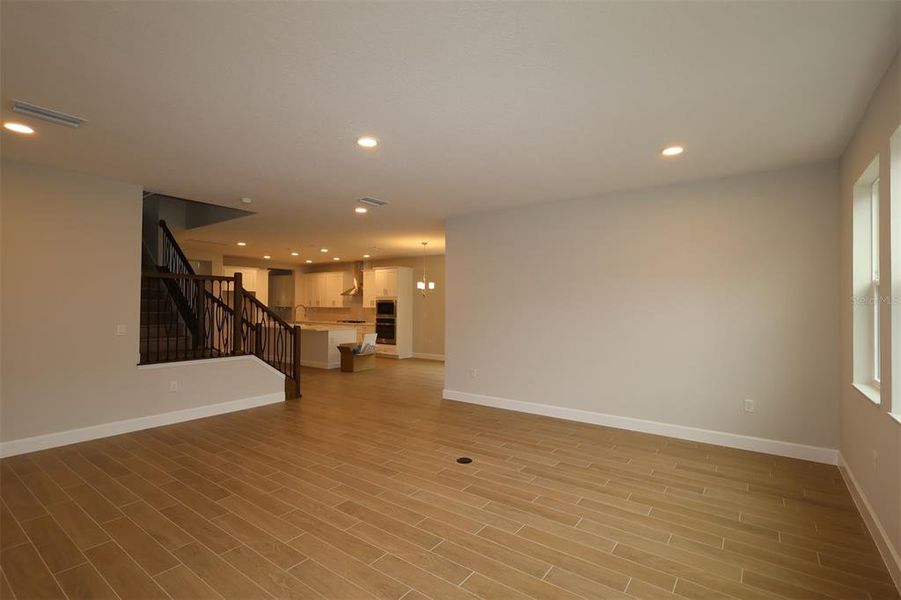 Spacious, unfurnished interior of a new home in Willow Run, Apopka (Image 23).