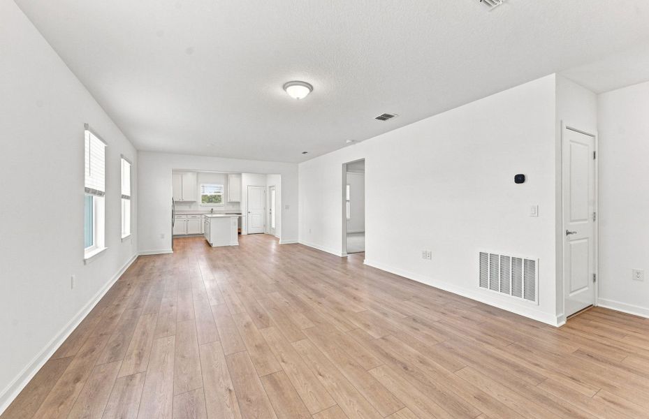 Spacious, unfurnished interior of a new home in Twisted Oaks, Wildwood (Image 18).